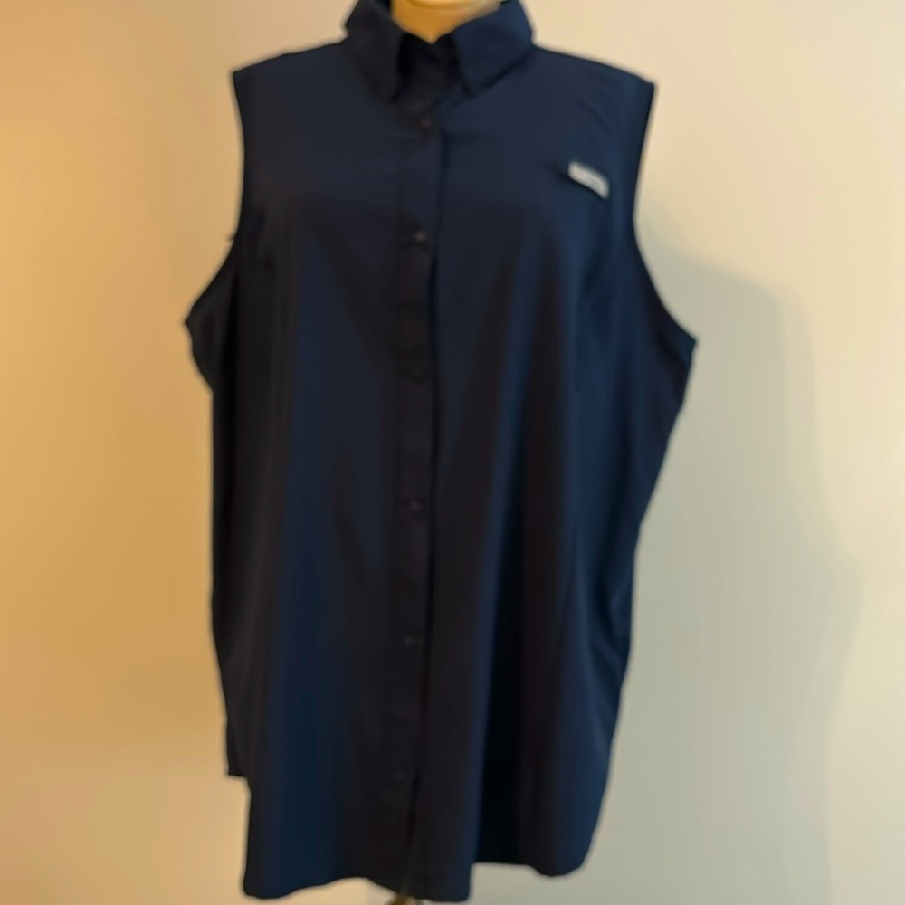Womens PFG  Columbia Navy Blue sleeveless blouse - size 1X